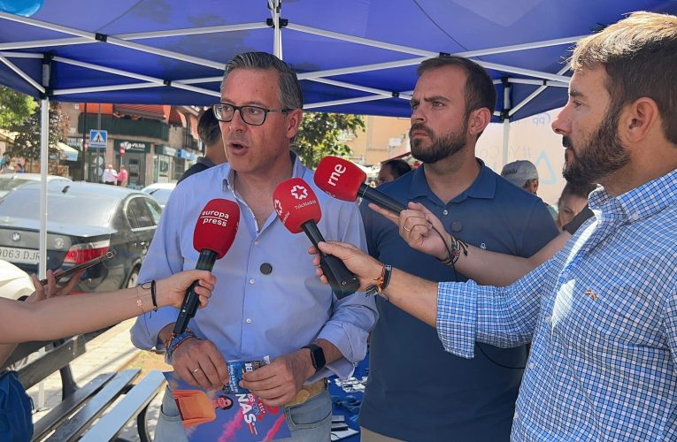 Serrano: "Ayuso ayer protestó contra las cesiones de Sánchez al independentismo, levantándose y yéndose. Los madrileños lo pueden hacer desbordando mañana las calles de Madrid"