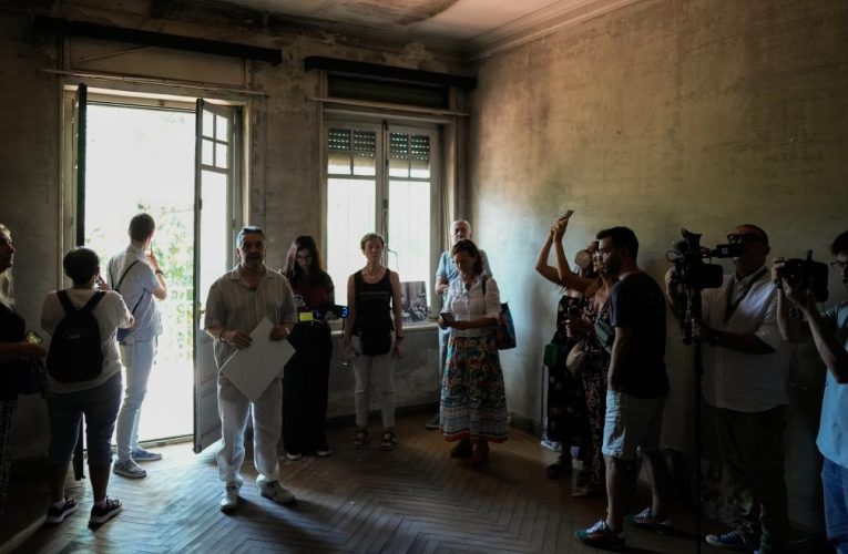 La Comunidad de Madrid celebra la primera jornada de puertas abiertas en Velintonia, la casa de Vicente Aleixandre