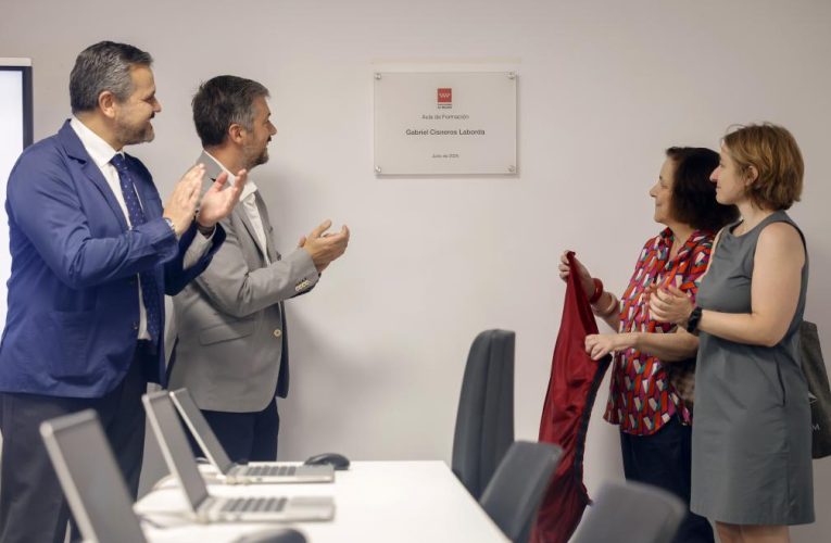 La Comunidad de Madrid homenajea a Gabriel Cisneros, uno de los padres de la Constitución Española