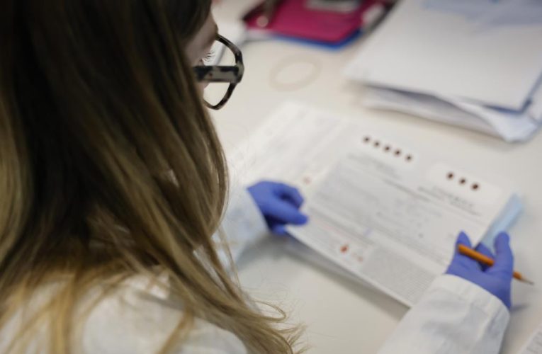 La Comunidad de Madrid incrementa hasta un 50% la financiación salarial de los investigadores con ayudas César Nombela