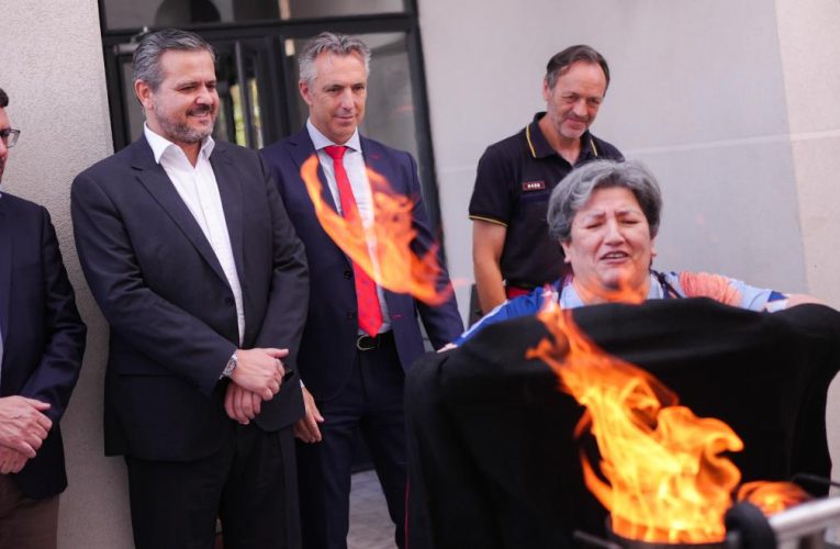 La Comunidad de Madrid reparte 25.000 detectores de humo en las casas de la AVS para prevenir incendios domésticos