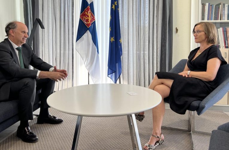 La Comunidad de Madrid explora vías de colaboración con Finlandia sobre computación cuántica y tecnologías duales