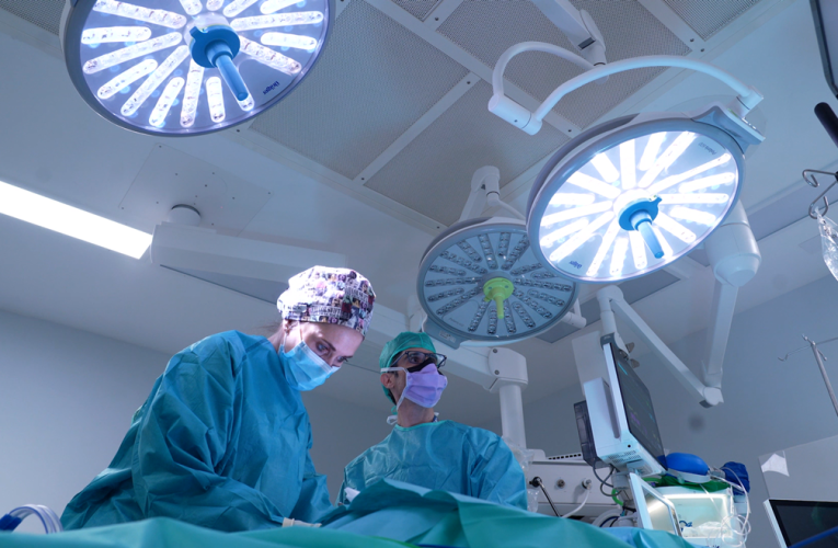 La Comunidad de Madrid invierte 47 millones en material de cirugía robótica para operaciones en sus hospitales públicos