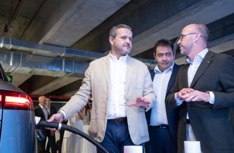 La Comunidad de Madrid estrena en el parking de Metro de Nuevos Ministerios el mayor punto de recarga de vehículos eléctricos de la capital