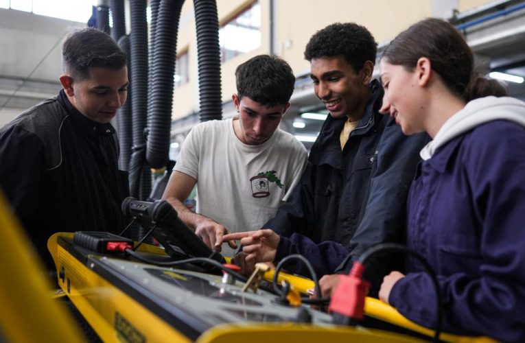 La Comunidad de Madrid invierte 30,5 millones en becas de Formación Profesional para el próximo curso 2025/26