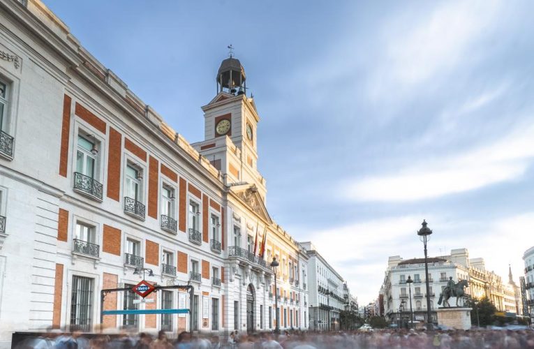 La Comunidad de Madrid aprueba el Estatuto de expresidentes para homologarse al Estado y el resto de CCAA