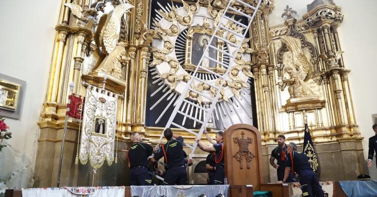 Archidiocesis de Madrid – El bombero Manuel Cerrillo bajará el cuadro de la Virgen de la Paloma como lo hizo su padre en los años 70: «Es un auténtico privilegio, un honor y una sensación inexplicable»