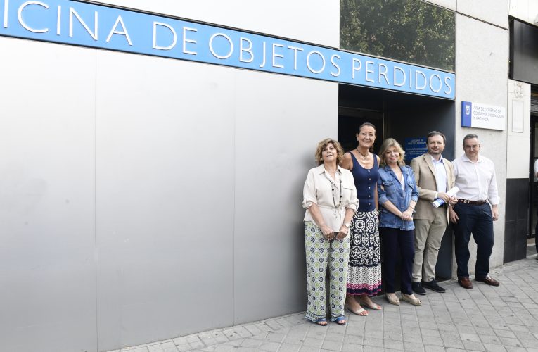Hidalgo destaca “el alto grado de satisfacción de los madrileños con la Oficina de Objetos Perdidos”, que alcanza un sobresaliente
