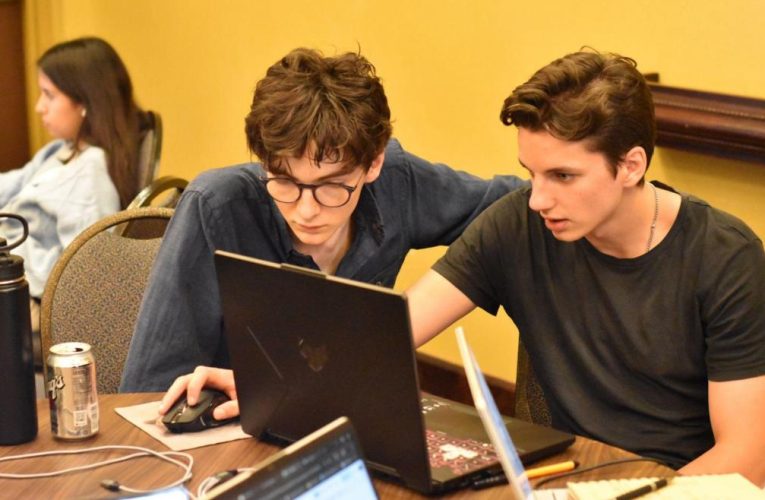 Un equipo de seis estudiantes de la Comunidad de Madrid gana la final mundial en diseño de ingeniería aeroespacial