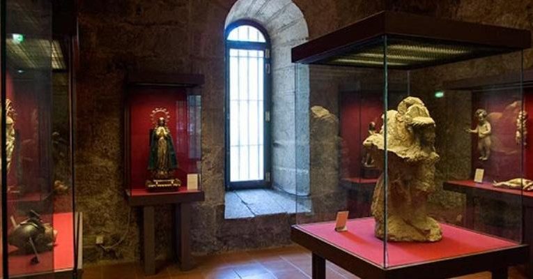 Archidiocesis de Madrid – Visita guiada al Museo Parroquial de Arte Sacro, la torre y la iglesia de Colmenar Viejo