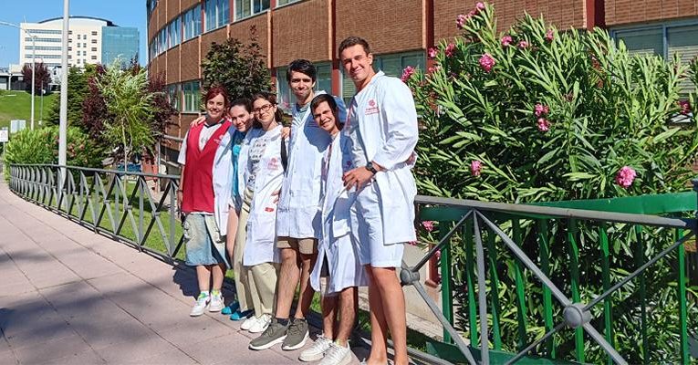 Archidiocesis de Madrid – Campo de trabajo de Cáritas para jóvenes voluntarios en el Doce de Octubre: «Te das cuenta de la importancia de la escucha»