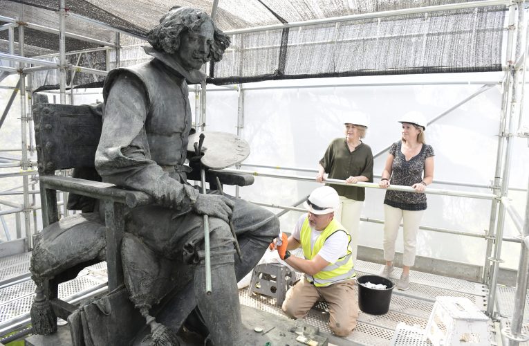 El Ayuntamiento restaura el monumento a Velázquez en el paseo del Prado