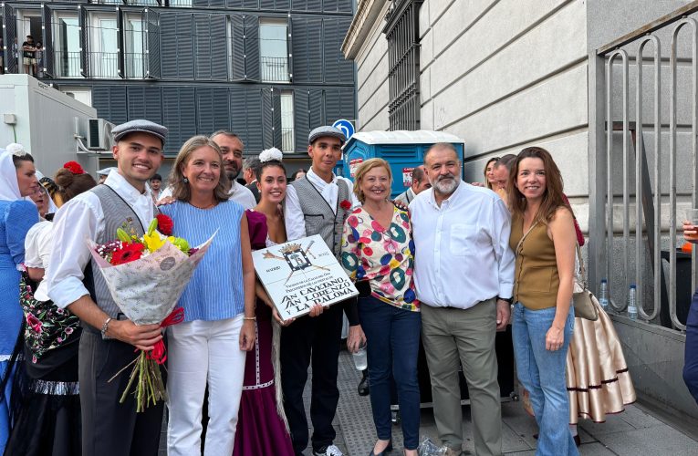 Los vecinos de la calle del Oso: 45 años tejiendo la historia de las fiestas de Madrid