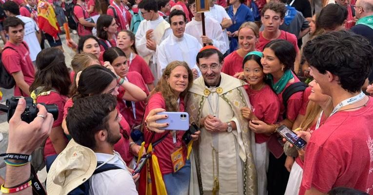 Archidiocesis de Madrid – De Asís a Tor Vergata: así ha acompañado el cardenal Cobo a los peregrinos al Jubileo de los Jóvenes