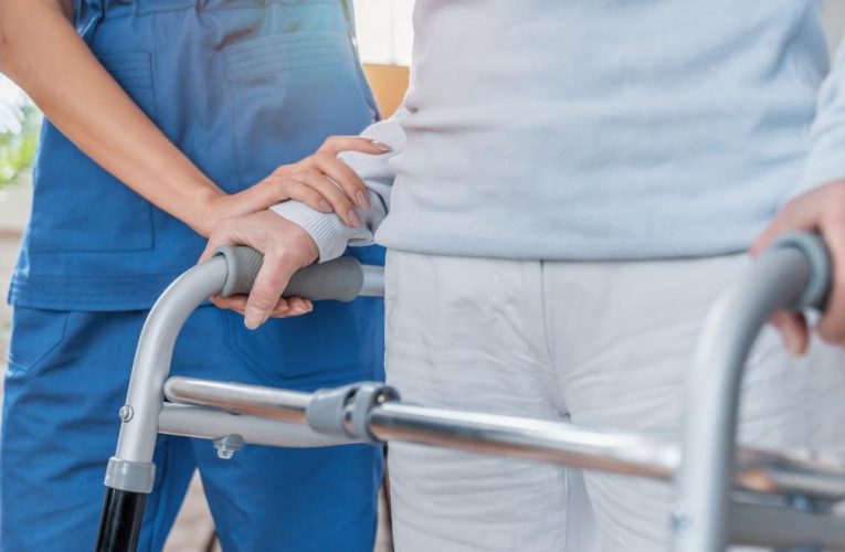 La Comunidad de Madrid alcanza un récord histórico con más de 200.000 personas atendidas en el sistema público de dependencia