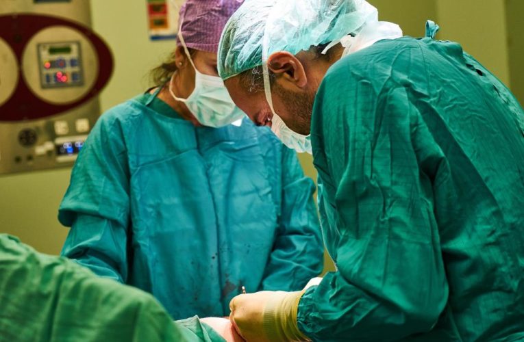 El Hospital público Puerta de Hierro Majadahonda de la Comunidad de Madrid aplica con éxito una técnica innovadora para cerrar una fístula esófago-bronquial