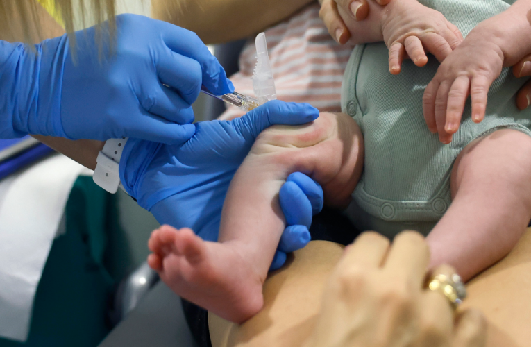 La Comunidad de Madrid abre este lunes la cita previa para vacunar a 50.000 bebés frente al virus que causa la bronquiolitis