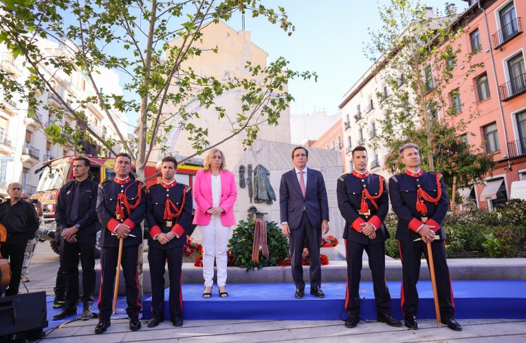 Madrid recuerda un año más a los diez bomberos fallecidos en el incendio en los Almacenes Arias