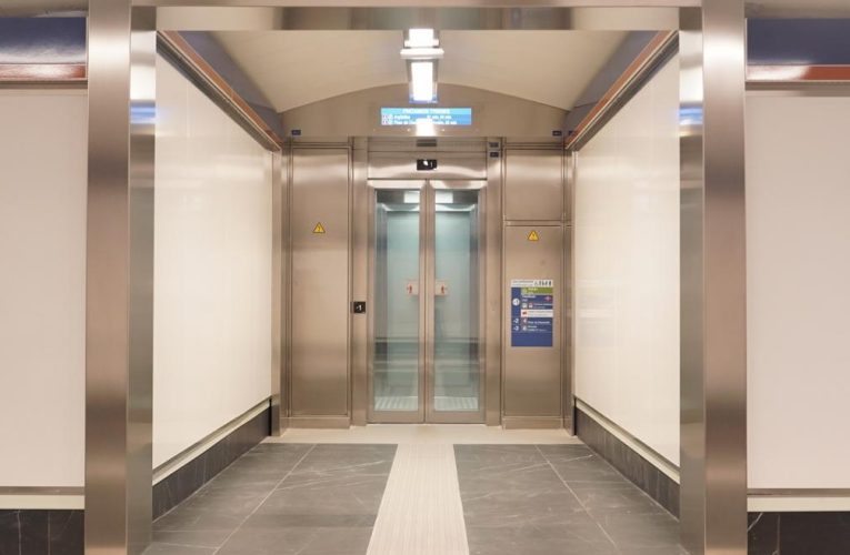 La Comunidad de Madrid estrena dos ascensores en Avenida de América de Metro que conectan la superficie con las líneas 4 y 6