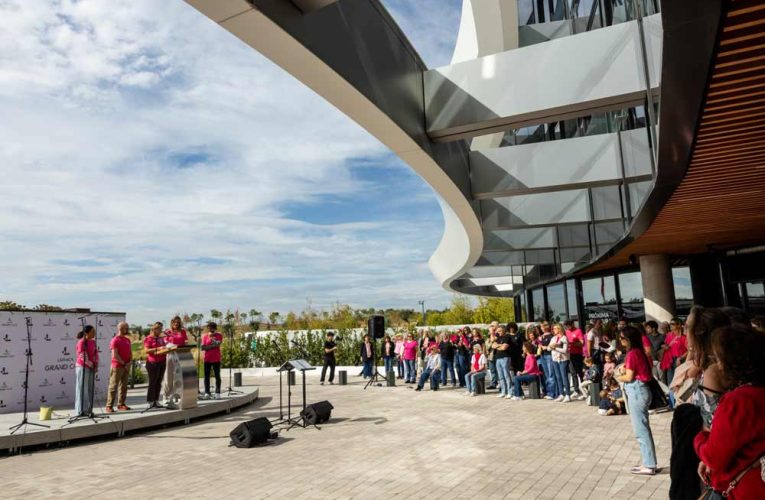 La alcaldesa de Pozuelo se sumó a la conmemoración del Día contra el Cáncer de Mama