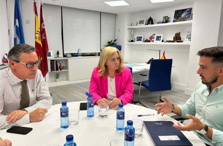 El PP de Madrid se reúne con la Confederación Española de Policía para apoyar su reivindicación de considerar a Policía y Guardia Civil como profesión de riesgo