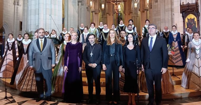 Archidiocesis de Madrid – El cardenal Cobo hace un llamamiento a la unidad en el concierto del Coro Madrigal en la Almudena: «Es mejor que cantemos juntos; que las diversas voces, sin perder su tono, sepan armonizarse»