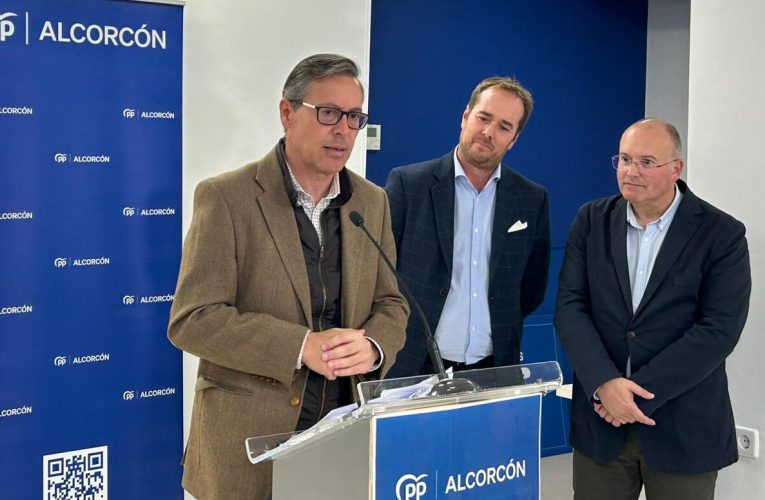 Serrano: “La sanidad madrileña es tan buena que hasta el ministro más bocazas del Gobierno, el señor Puente, perdió el culo para ser tratado en un hospital público gestionado por Quirón”