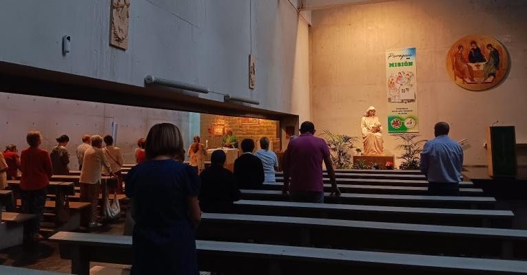 Archidiocesis de Madrid – El cardenal José Cobo realiza una visita pastoral a la parroquia de la Santísima Trinidad, en Collado Villalba