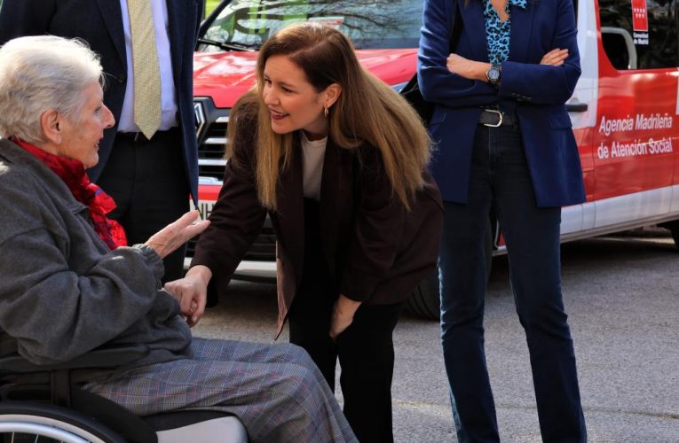 La Comunidad de Madrid incorpora 12 nuevos vehículos adaptados para el traslado de personas mayores y con discapacidad de las residencias públicas