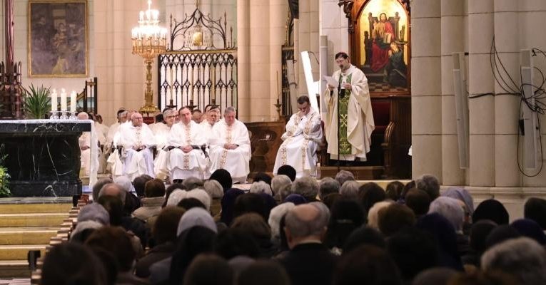 Archidiocesis de Madrid – El cardenal Cobo llama a la Vida Consagrada a «ser pequeñas candelas que iluminan la vida de tanta gente que sufre»