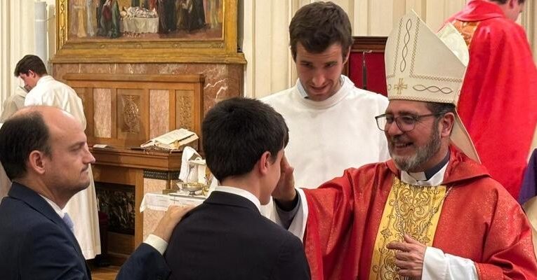 Archidiocesis de Madrid – Monseñor Vicente Martín, en las confirmaciones en el Colegio Arzobispal: «Dar testimonio de que sois hijos de Dios»