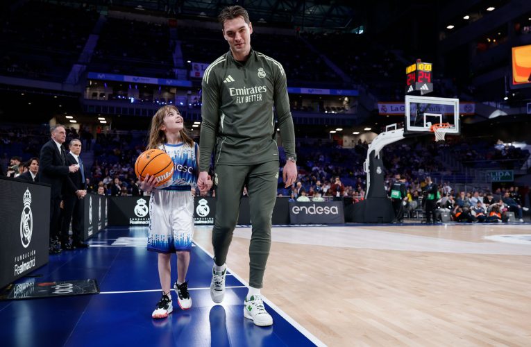 Hezonja y una alumna de la Fundación, protagonistas de la acción de Endesa ‘Baloncesto para todos’
