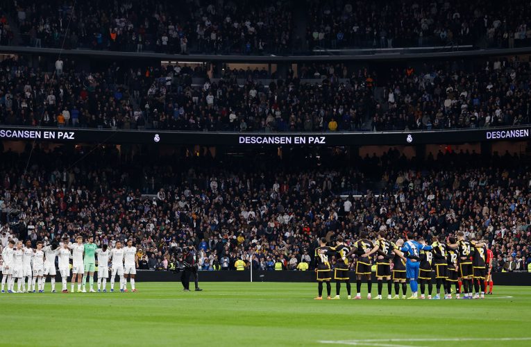 Minuto de silencio en el Bernabéu