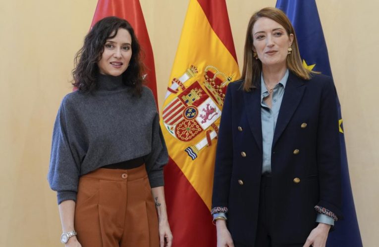 Díaz Ayuso recibe en la Real Casa de Correos a la presidenta del Parlamento Europeo