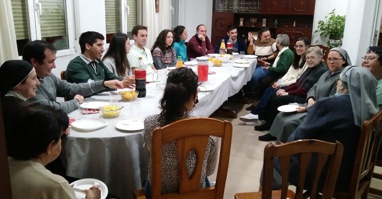 Archidiocesis de Madrid – «Luces en la ciudad» trata de acercar a los jóvenes la belleza de la Vida Consagrada en la iglesia de Madrid