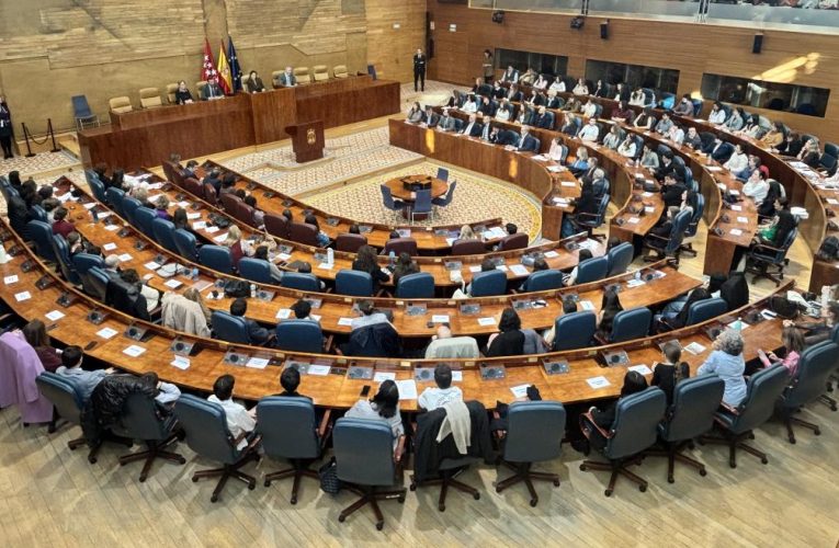 La Comunidad de Madrid duplica los centros públicos y alumnos que participan en el programa de debate escolar Global Classrooms
