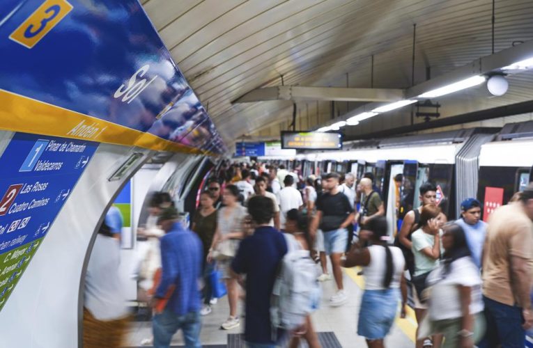 La Comunidad de Madrid renueva el vestuario de trabajo de 3.100 agentes de Metro con una inversión de 7,2 millones de euros