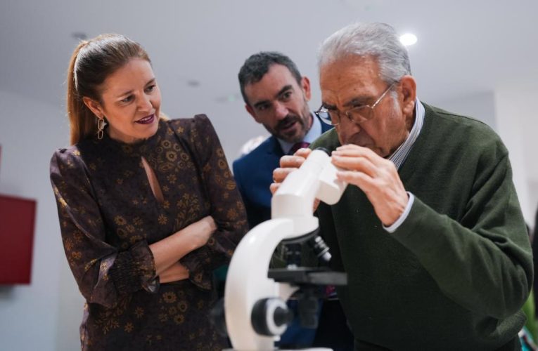La Comunidad de Madrid fomenta el conocimiento y el envejecimiento activo en los centros de mayores con el programa Ciencia en Residencia