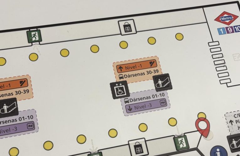 La Comunidad de Madrid inicia en el Intercambiador de Plaza de Castilla un proyecto piloto para mejorar la accesibilidad de personas con discapacidad visual