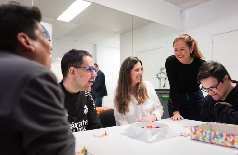 La Comunidad de Madrid presenta la primera Guía de Empleo para facilitar la inclusión laboral de personas con trastorno del espectro autista