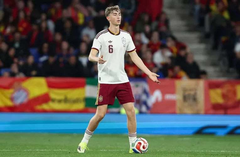 Huijsen disputa todo el partido en el empate de España contra Egipto