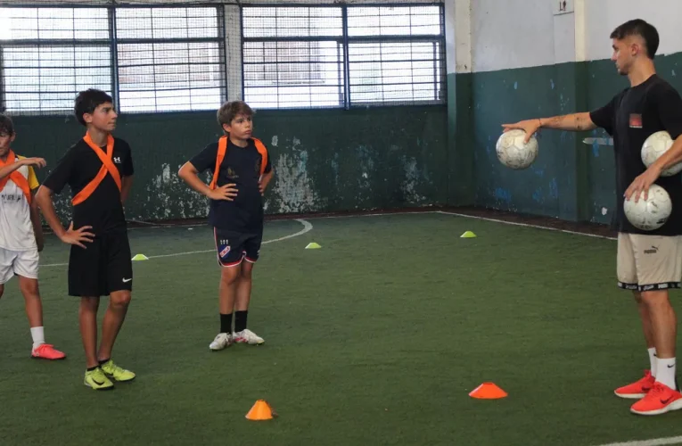 Formación para entrenadores de la escuela de la Fundación en Uruguay