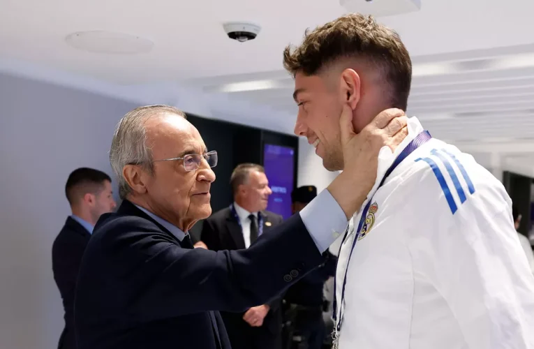 El presidente, con el equipo antes del partido