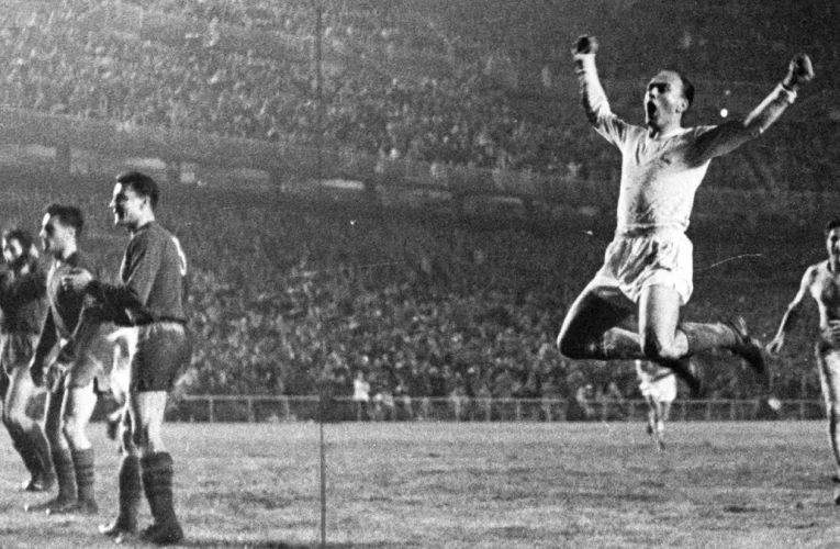 Se cumplen 68 años de la mítica celebración de Di Stéfano contra el Vasas