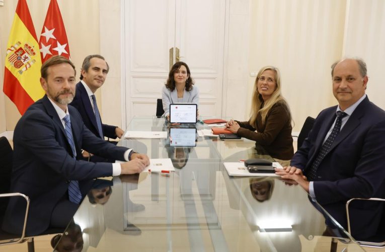 Díaz Ayuso firma un acuerdo de colaboración con el Grupo ING para reforzar la protección contra el fraude bancario digital