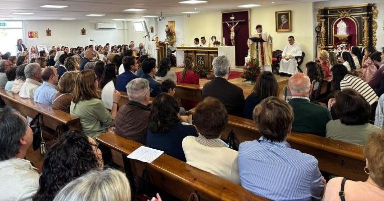 Archidiocesis de Madrid – Cardenal José Cobo en la parroquia San Pablo VI: «Una vela da luz a costa de consumirse»