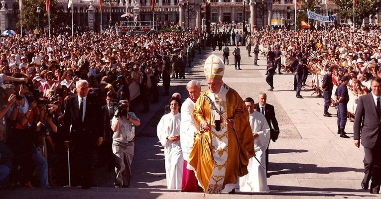 Archidiocesis de Madrid – Visita del Papa León XIV a la catedral de la Almudena: la relación de sus predecesores Juan Pablo II y Benedicto XVI con la Virgen de la Almudena