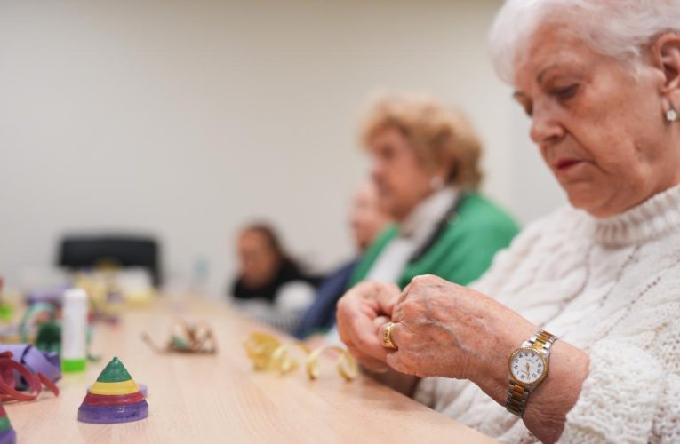 La Comunidad de Madrid invierte 36,7 millones en el servicio de teleasistencia avanzada para el seguimiento constante de personas en situación de dependencia