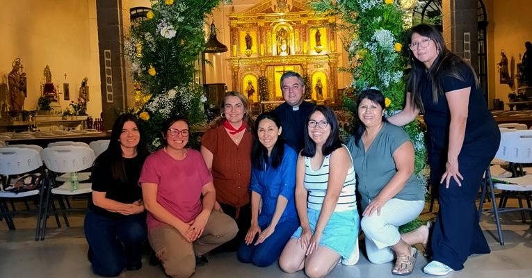 Archidiocesis de Madrid – Angye, coordinadora del equipo de flores de la Macroboda: «No es un ramo que vamos a hacer por caridad; es un ramo para una novia, lo vamos a hacer para darle gloria a Dios»