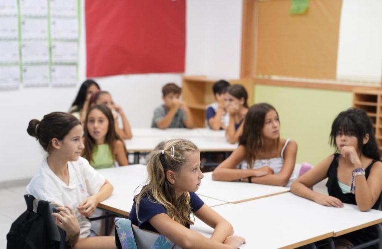 Díaz Ayuso anuncia la Tarjeta Virtual Educativa para tener a un solo clic toda la vida académica de los alumnos madrileños